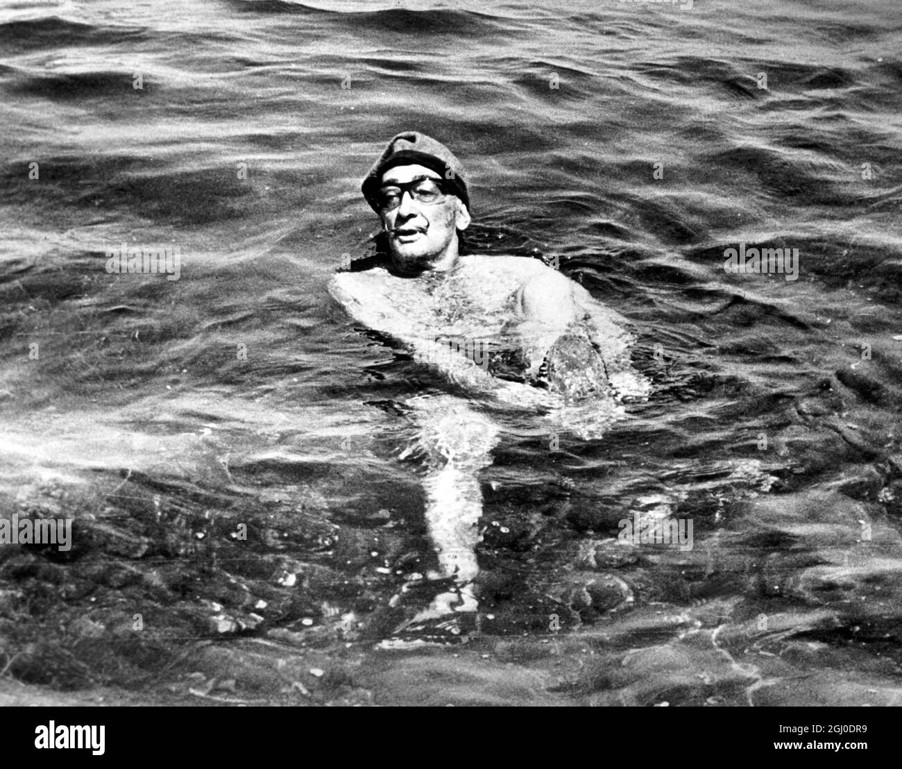 Savador Dalli en vacances en Catalogne Espagne le 21 août 1967 Banque D'Images