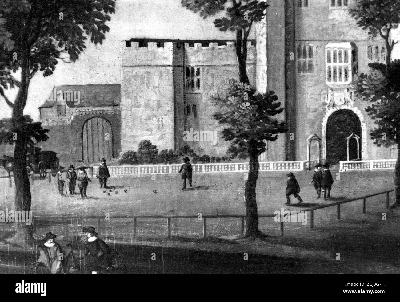 Un jeu de boules Un détail de ''Nonsuch Palace'' un tableau flamand du XVIIe siècle. Le palais du roi Henri VIII se trouvait auparavant à Cuddington, Surrey, et fut démoli peu après 1670 Banque D'Images
