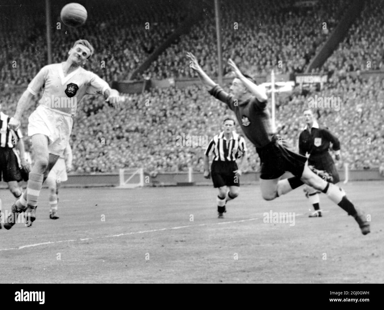 During the 1965 fa cup final Banque d'images noir et blanc - Alamy