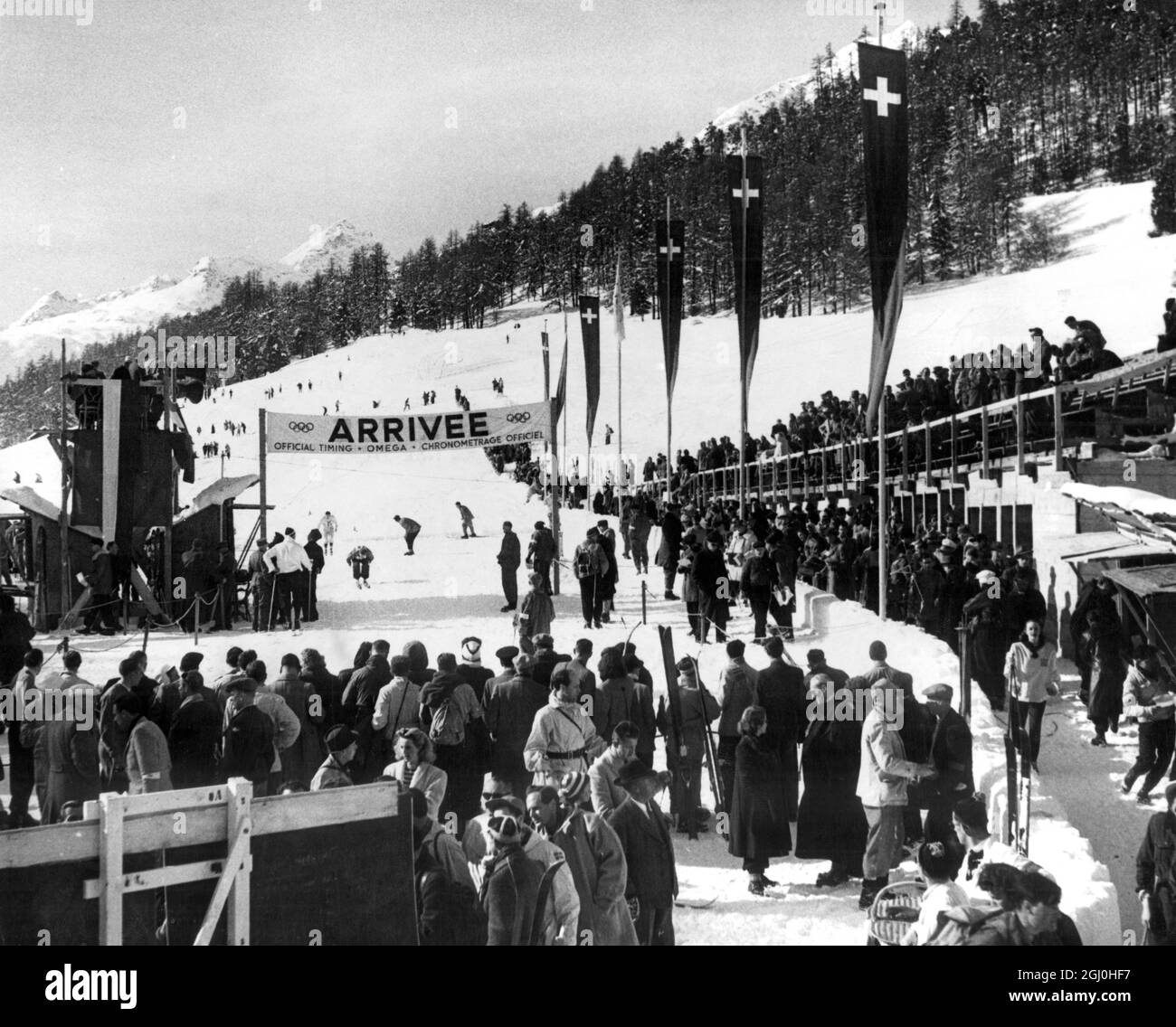 1948 Jeux Olympiques d'hiver - St Moritz, Suisse l'arrivée des coureurs dans la course de ski de fond de 18 km. 2 février 1948 - ©TopFoto Banque D'Images