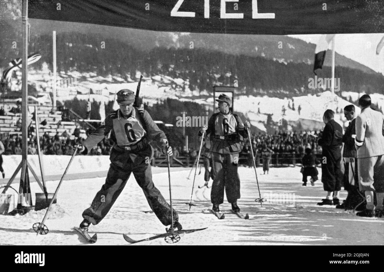 La patrouille de ski allemande à l'arrivée - elle a conservé la cinquième place contre une forte concurrence, et a été noté pour sa bonne attitude et l'unanimité. ©TopFoto Banque D'Images