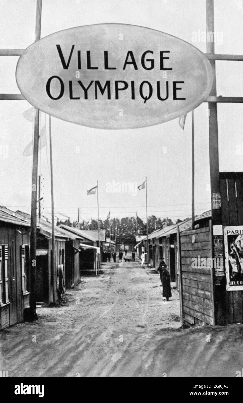 Entrée et panneau au village olympique - Village olympique - le premier village olympique, une colonie de baraques primitives mal construite comme logement pour les participants aux VIIIe Jeux Olympiques de 1924. ©TopFoto *** Légende locale *** Banque D'Images