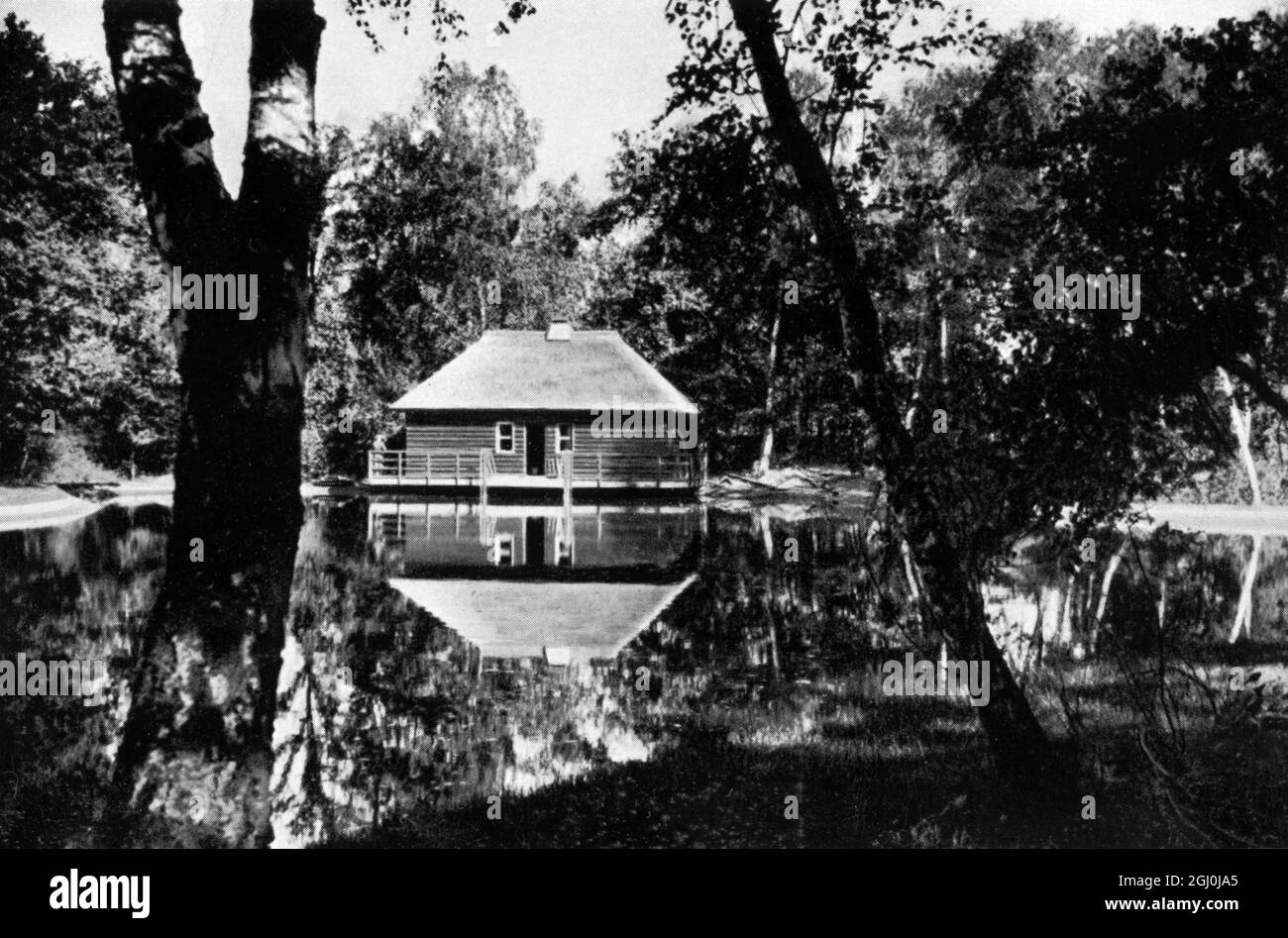 Les Finnois ont un amour particulier et une affinité pour leur bain de vapeur dans le village olympique au milieu de tous les arbres, avec lac artificiel et sauna. ©TopFoto *** Légende locale *** Banque D'Images