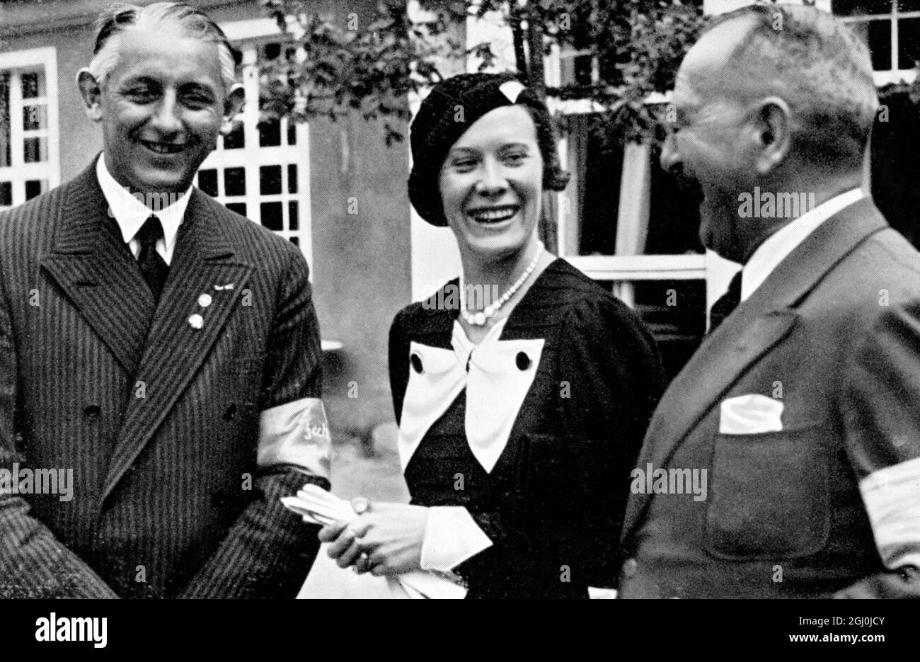 Jeux Olympiques de 1936 - trois tireurs allemands - de gauche à droite, Erwin Casmir, deuxième dans le Florettfechten 1928 à Amsterdam, le Meisterin Hedwig Hass allemand, et l'ancien maître Errckrath de Bary. ©TopFoto Banque D'Images