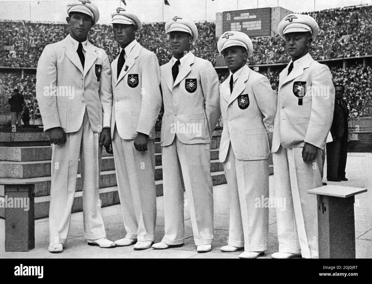 Jeux olympiques de 1936, Berlin - les boxeurs allemands à succès: (De gauche) Runge (poids lourd), Vogt (poids lourd léger), Murach (poids lourd), Miner et Kaiser (poids de mouche) ont remporté deux médailles d'or et deux médailles d'argent; de même, le bronze est tombé en Allemagne. (Die erfolgreichen deutschen Boxer: (Von links) Runge (Schwergewicht), Vogt (Halbschwergewicht), Murach (Weltergewicht), Miner und Kaiser (Fliegengewicht) gewannen zwei goldene und zwei silberne Medaillen; ebenso fiel bronzer die zene). (©TopFoto Banque D'Images