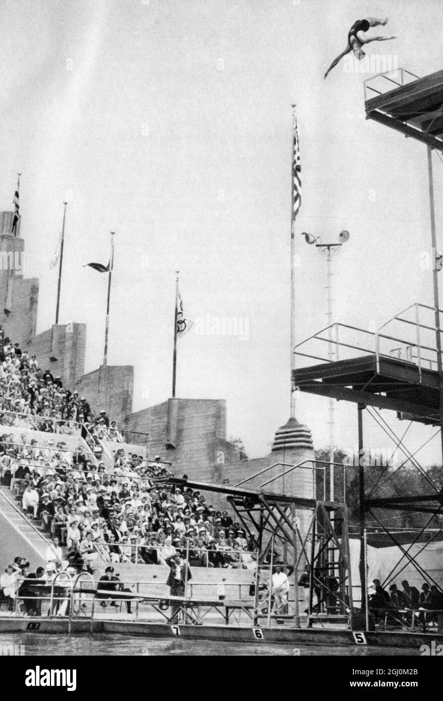 Plongée aux Jeux olympiques d'été à Los Angeles, Californie 1932 Philippe pour le Canada tremplin de 10 mètres officiellement connu sous le nom de Jeux de la X Olympiade Banque D'Images