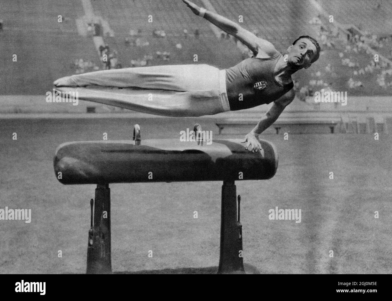 1932 Jeux Olympiques, Los Angeles, Etats-Unis, gymnastique, Stephen Pelle de Hongrie en action pour gagner la médaille d'or dans l'épreuve de Pommel Horse Banque D'Images