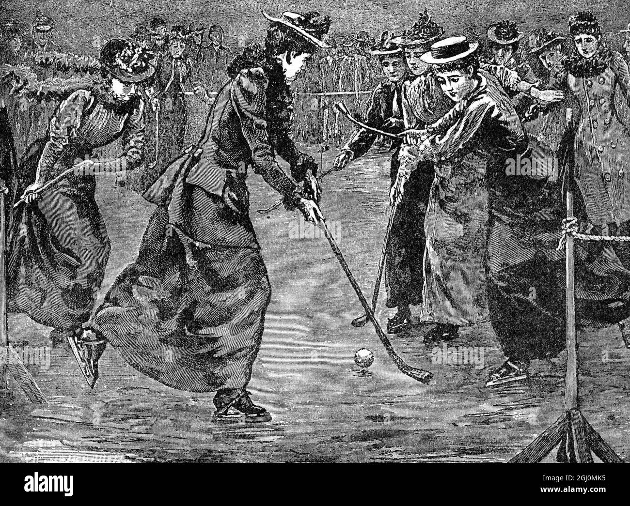 Hockey sur glace à Wimbledon les dames du club de patinage de Wimbledon profitent de leur nouveau privilège de jouer au hockey . Les jupes lâches et coulées de ces Camillas rapides ondulent doucement d'un côté à l'autre en réponse au mouvement de patinage . 1893 Banque D'Images