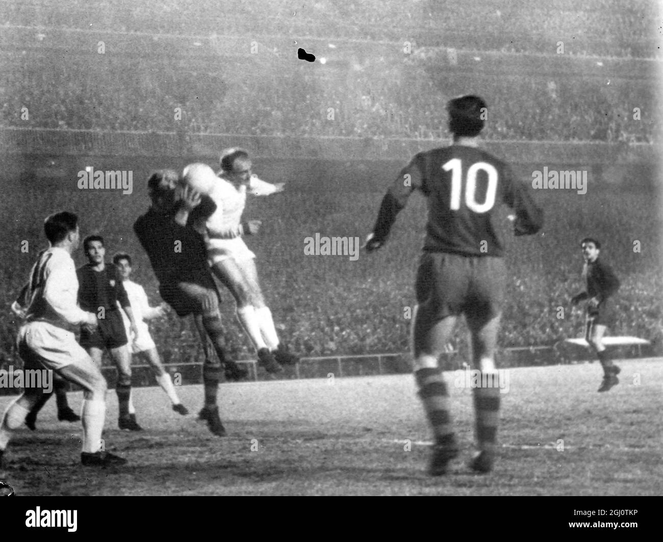 REAL MADRID V BARCELONA FOOTBALL MATCH 22 AVRIL 1960 Banque D'Images