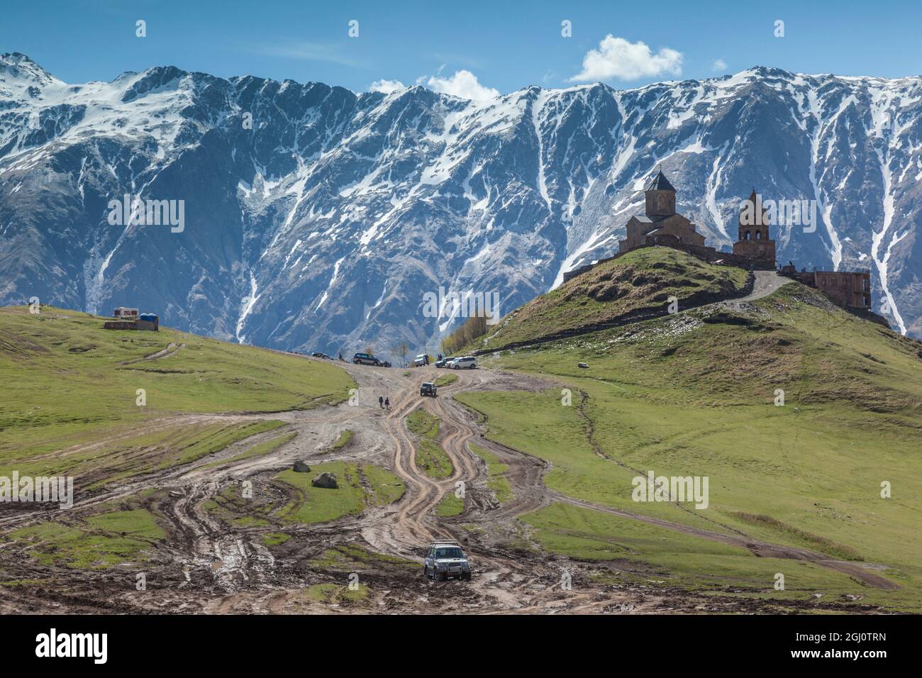 Géorgie, route militaire géorgienne, Kazbegi-Stepantsminda. Église de la Trinité de Gergeti. Banque D'Images