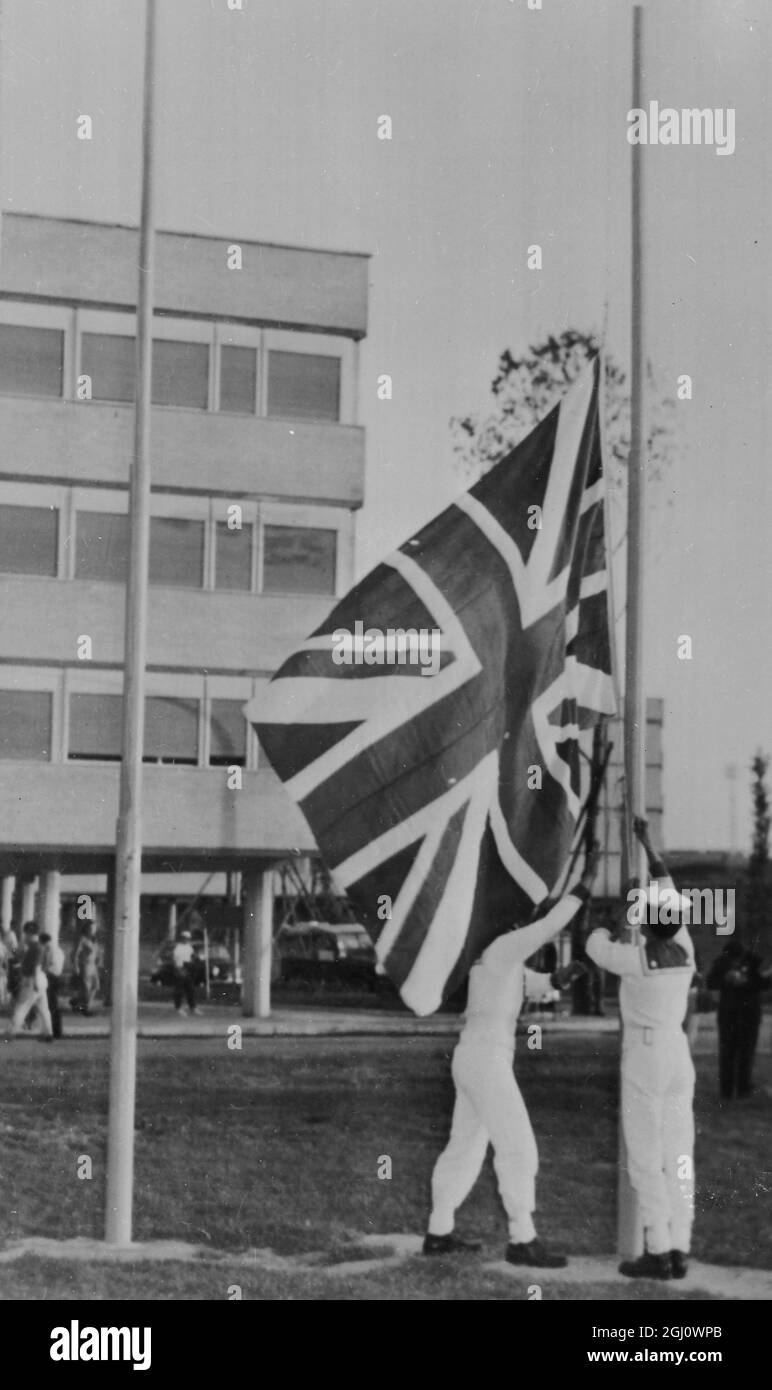 JEU OLYMPIQUE GB FEMMES NAGEURS À LA LEVÉE DE DRAPEAU LE 19 AOÛT 1960 Banque D'Images