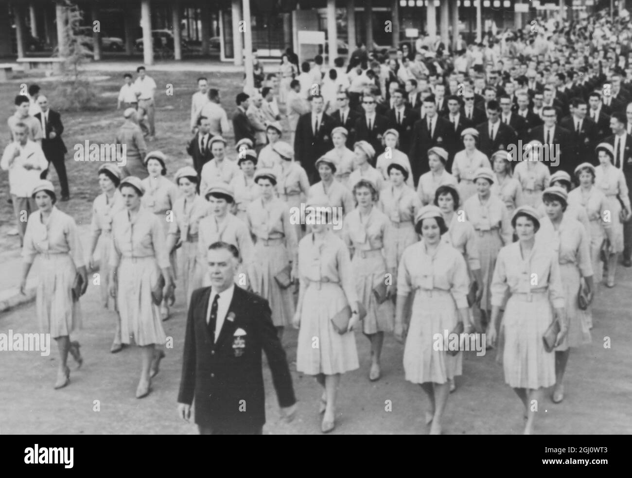 JEU OLYMPIQUE DRAPEAU DE L'ÉQUIPE AUSTRALIENNE LEVANT LE VILLAGE OLYMPIQUE 23 AOÛT 1960 Banque D'Images