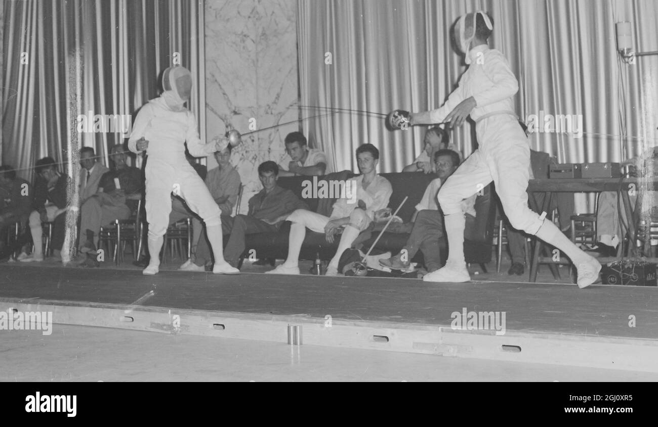 ESCRIME DE JEU OLYMPIQUE HOMMES EPEE QUART MOYAL V ACHTEN 6 SEPTEMBRE 1960 Banque D'Images