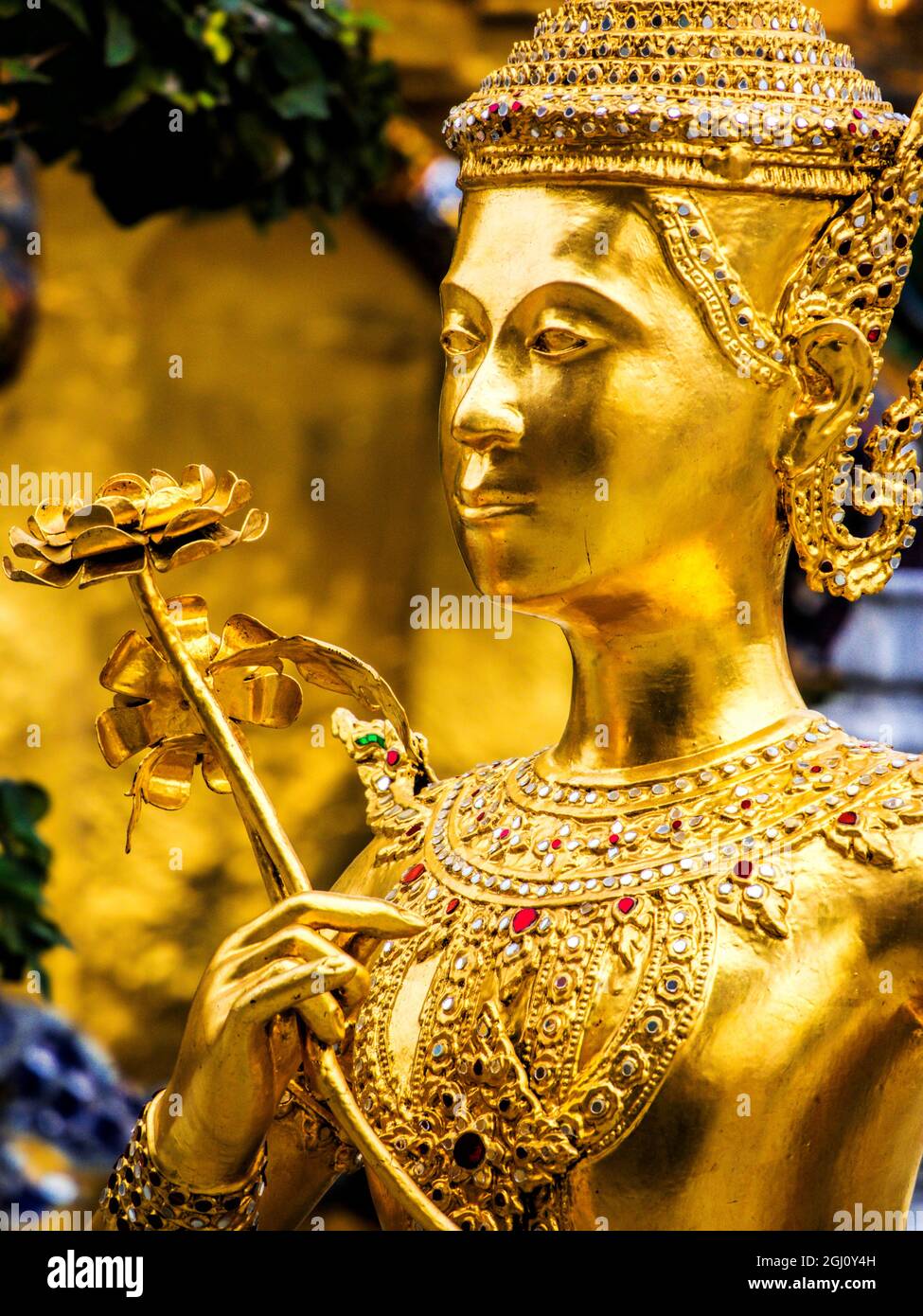 Asie du Sud-est;Thialand;Bangkok;statue d'or Kinnara au temple du Bouddha d'Emeraude (Wat Phra Kaew) au Grand Palais Banque D'Images