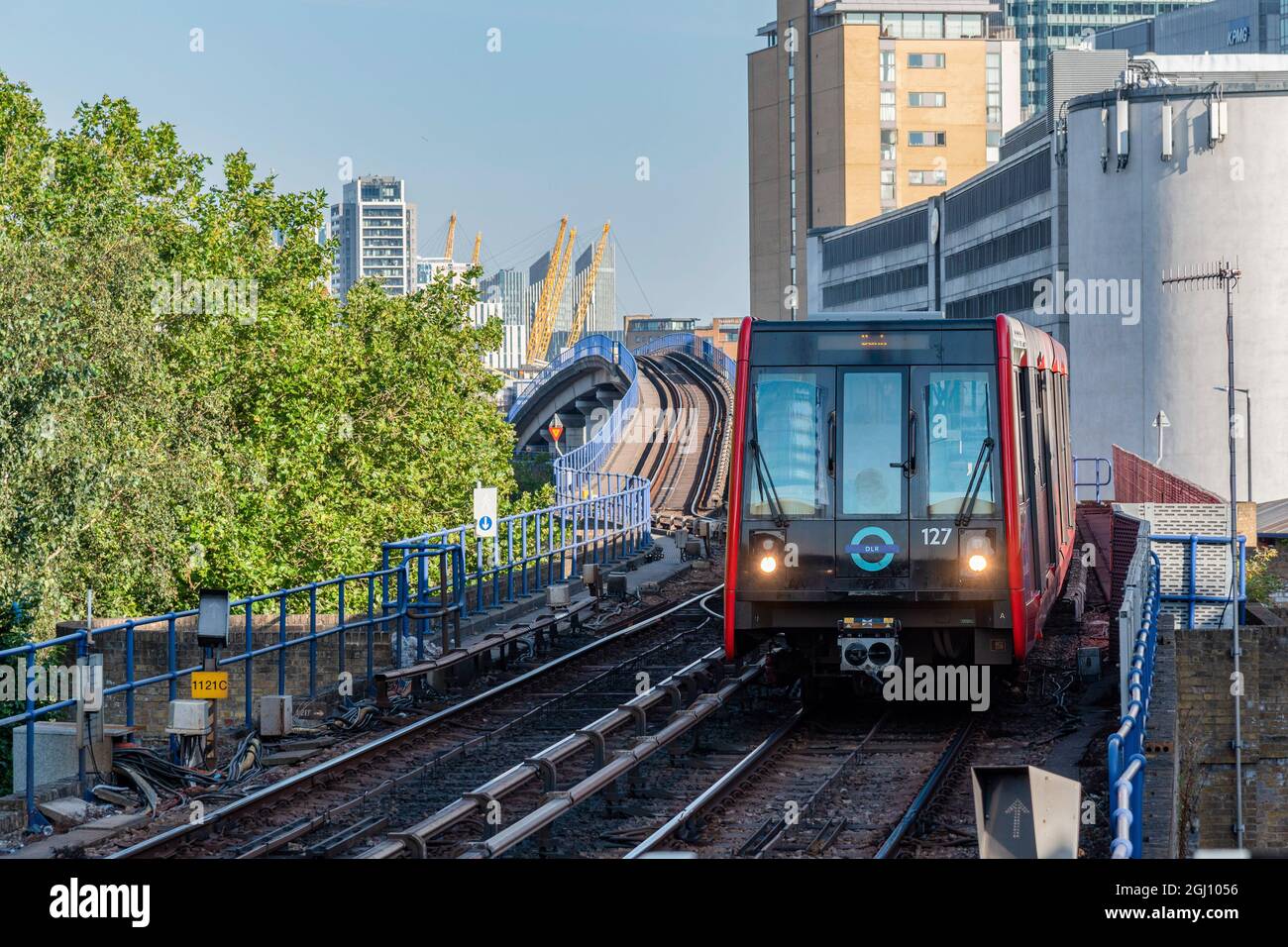 Londres, Royaume-Uni. 07septembre 2021. Un Docklands Light Railway (DLR) arrive à la gare de Westferry à Londres. (Photo par Dave Rushen/SOPA Images/Sipa USA) crédit: SIPA USA/Alay Live News Banque D'Images