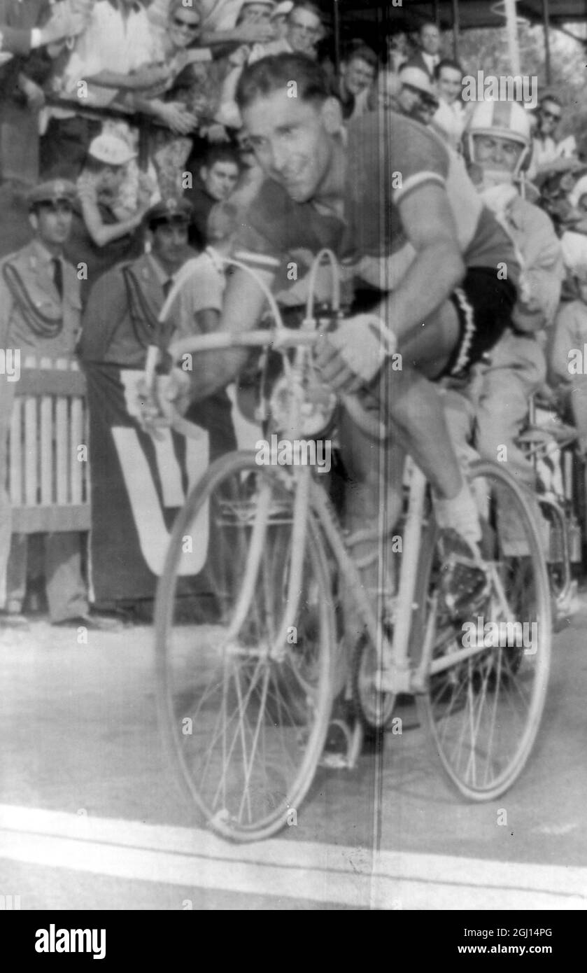CYCLISME JEAN STABLINSKI REMPORTE LA COURSE PROFESSIONNELLE MONDIALE EN ITALIE ; 2 SEPTEMBRE 1962 Banque D'Images