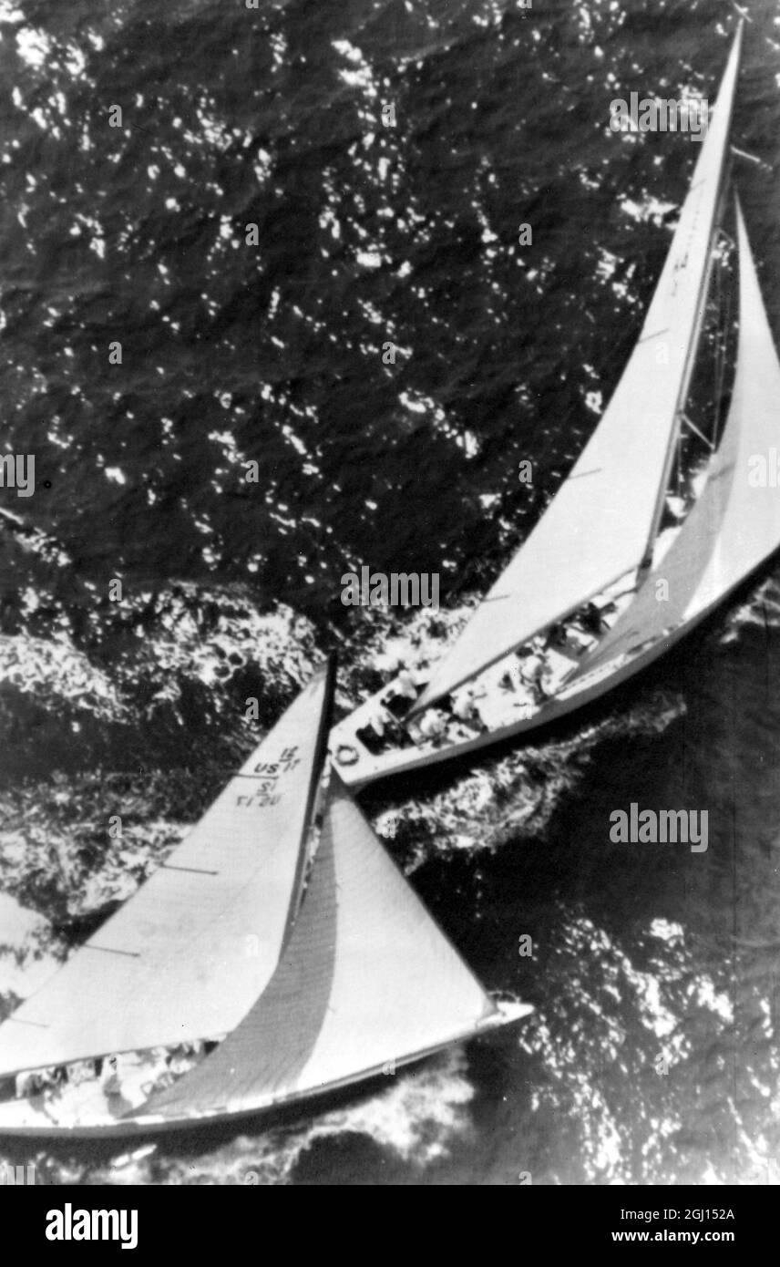 YACHTS AMERICA CUP WEATHERLY TRAVERSE LA LIGNE D'ARRIVÉE ; 16 SEPTEMBRE 1962 Banque D'Images