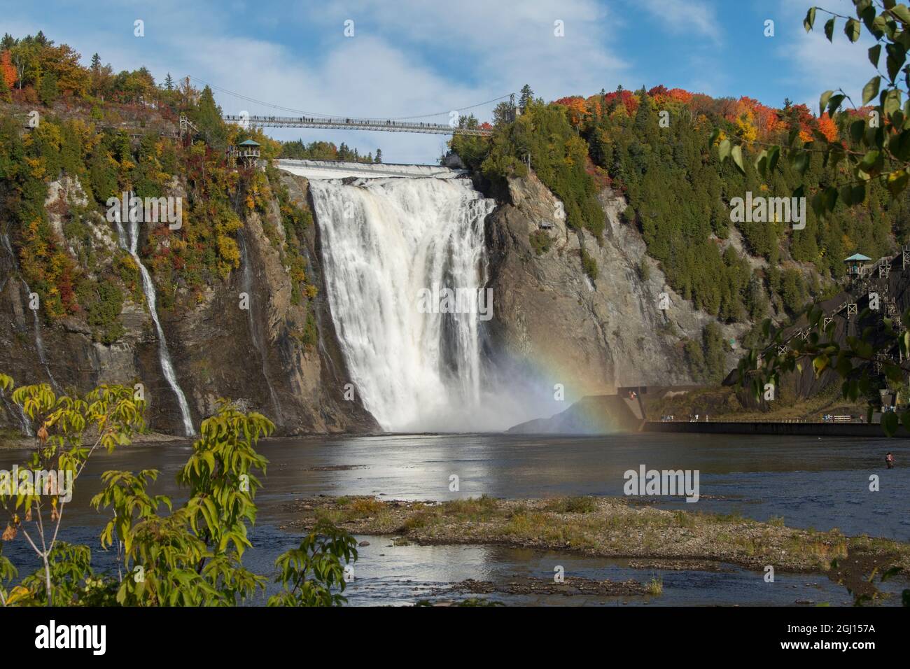Canada, Québec, Québec. Chutes Montmorency à l'embouchure de la rivière Montmorency, appelée Parc de la chute-Montmorency, en automne. Banque D'Images