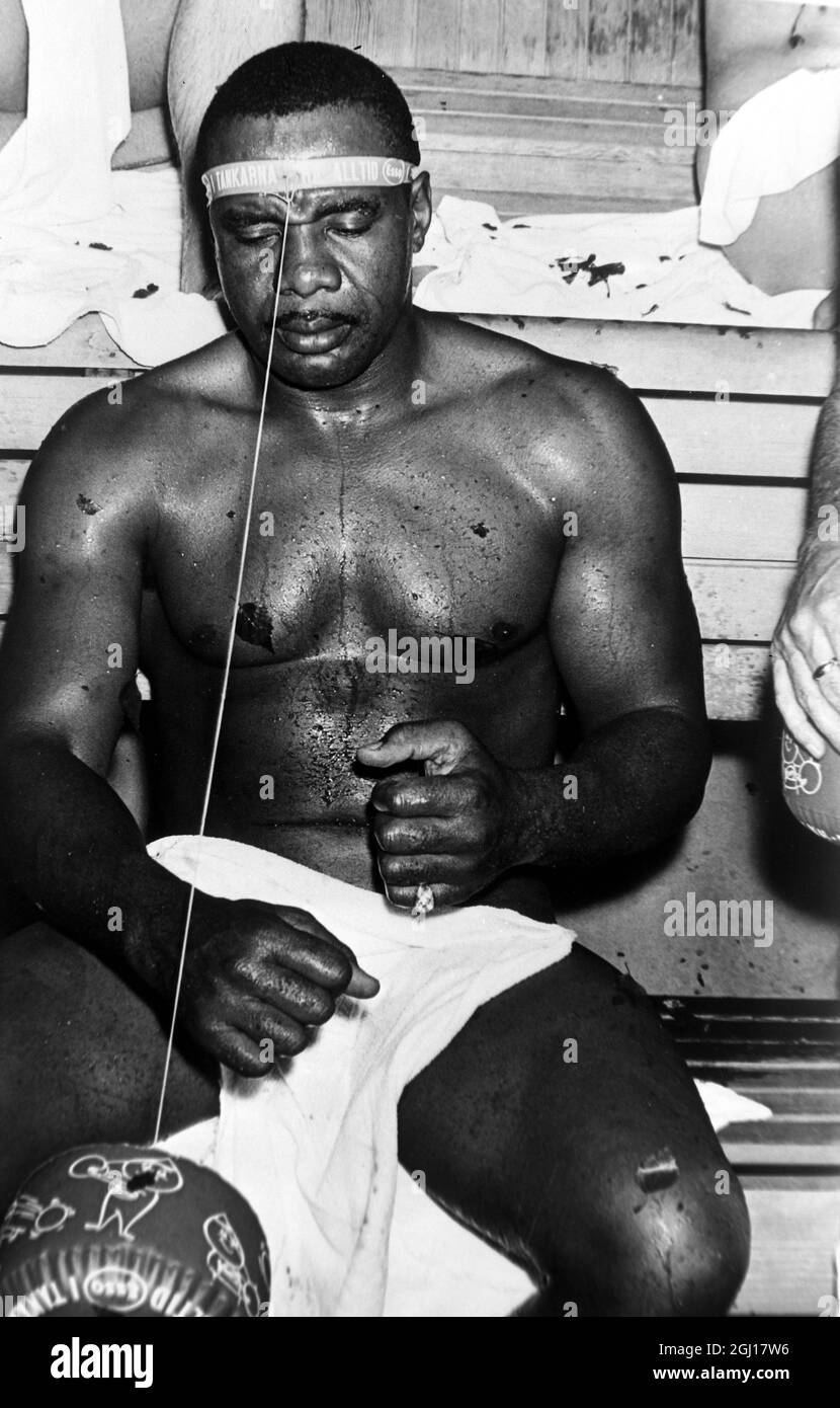 BOXEUR SONNY LISTON AYANT UN BAIN DE VAPEUR À STOCKHOLM - ; 26 AOÛT 1963 Banque D'Images