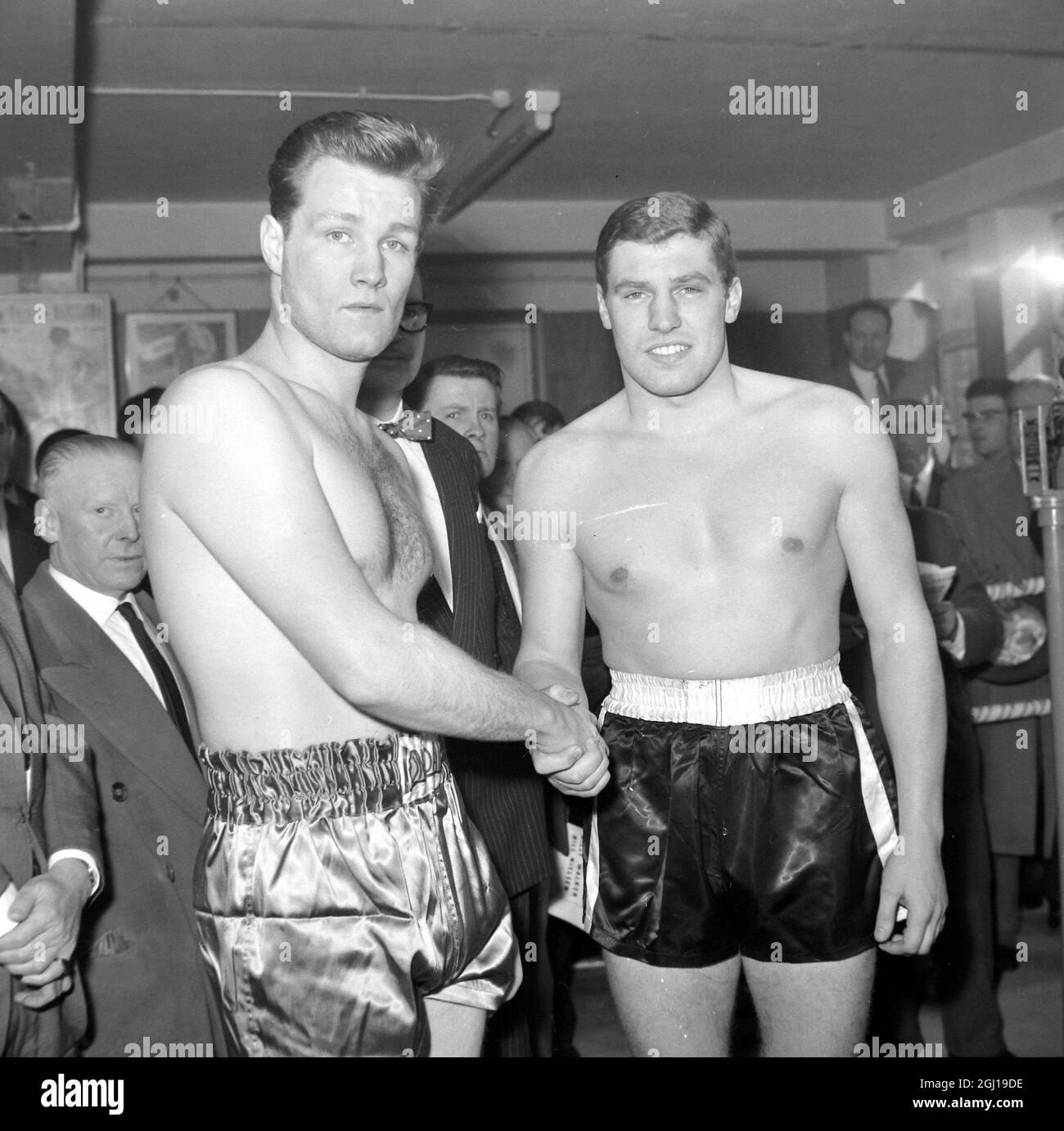 Boxing weigh in Banque d'images noir et blanc - Page 2 - Alamy
