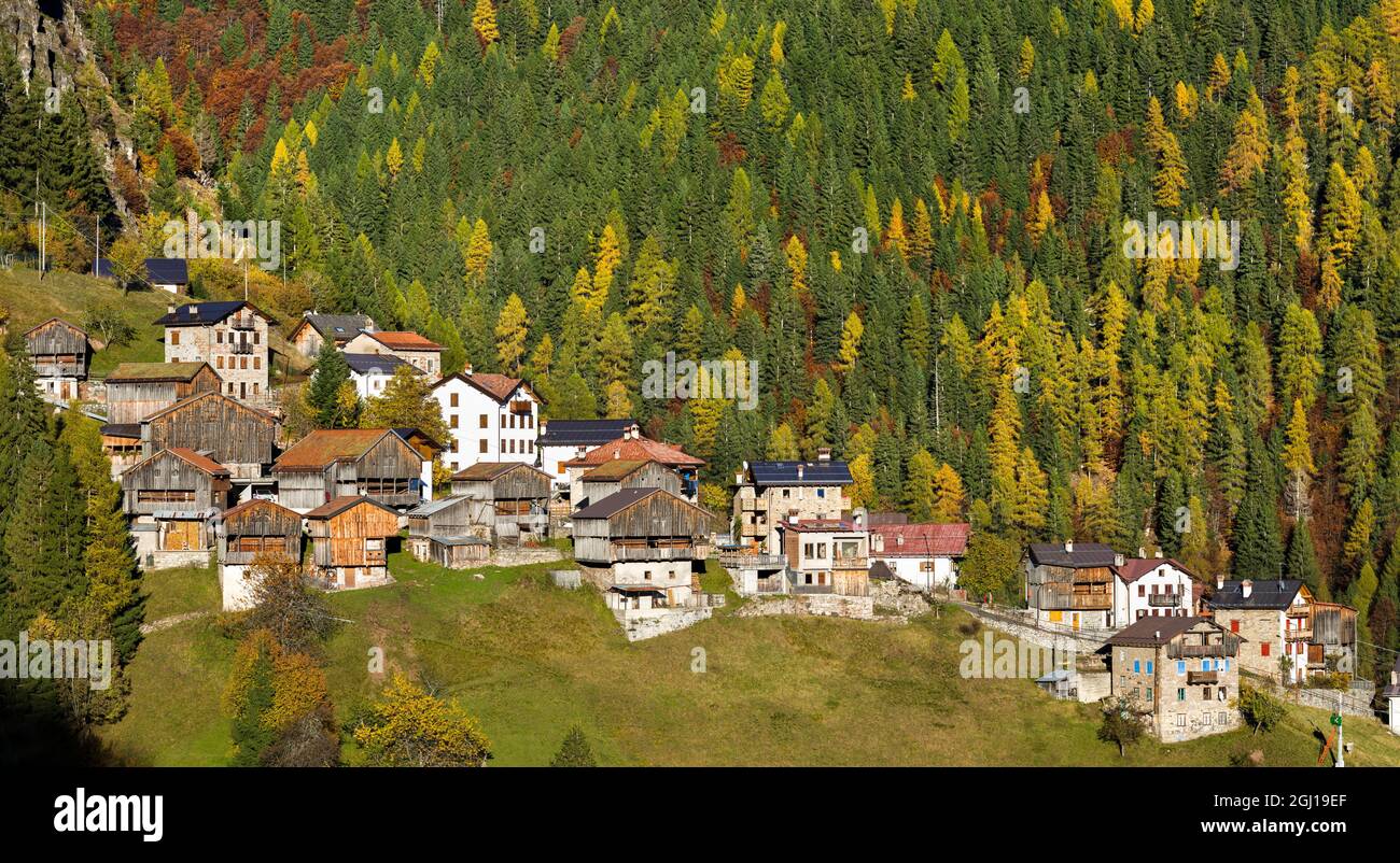 San Tomaso Agordino dans les Dolomites de la Vénétie. Les Dolomites de la Vénétie font partie du patrimoine mondial de l'UNESCO. Europe, Europe centrale, Italie, Banque D'Images