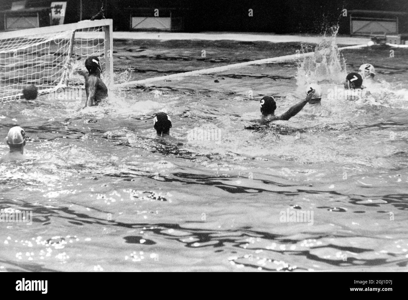 LA GAZZETTA DELLO SPORT 5/10/1964 * IL BOLOGNA FUORI DALLA CRISI