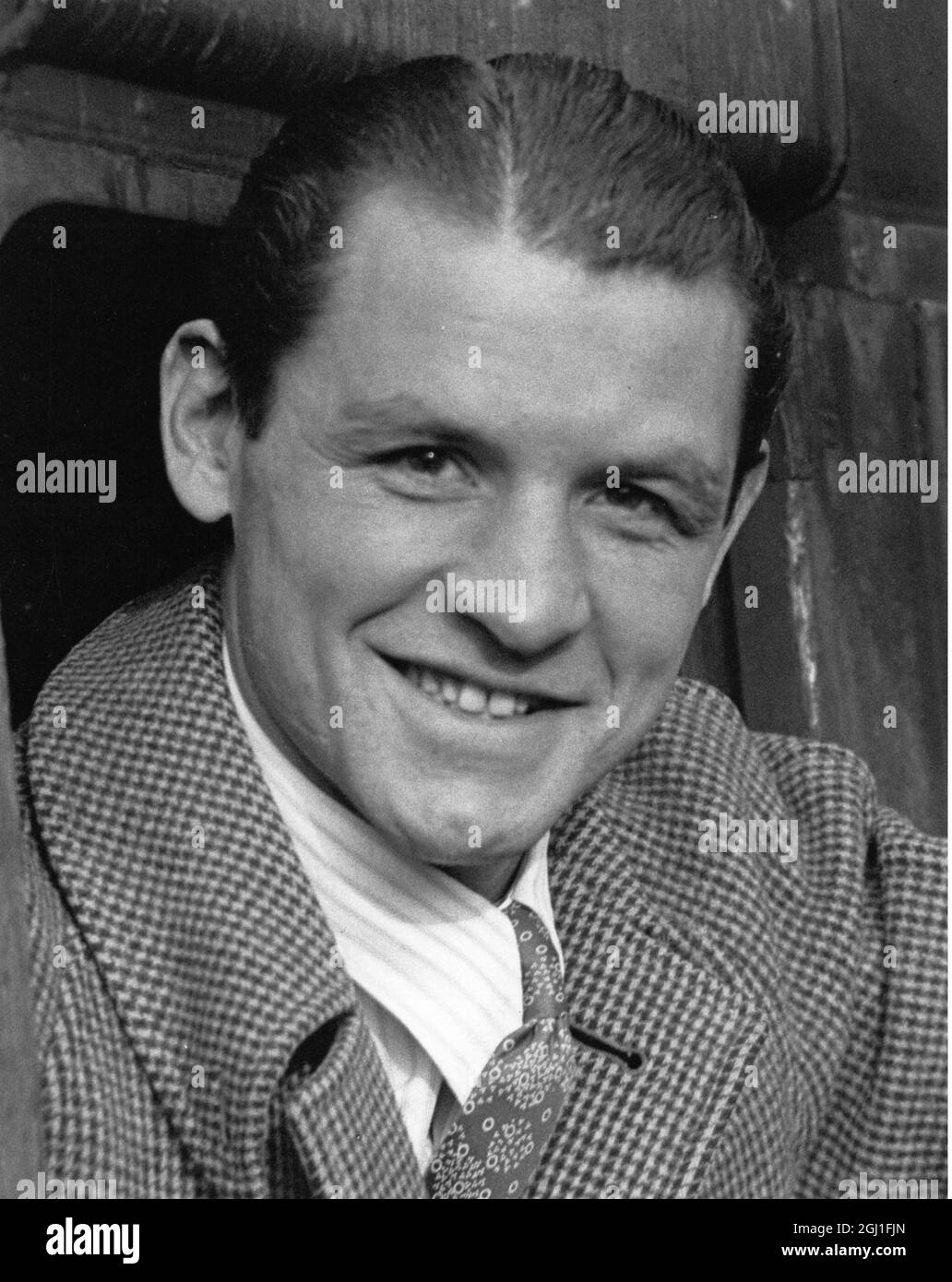 Jack Kid Berg boxeur anglais né à l'est de Londres à Waterloo, départ pour l'Afrique du Sud le 29 novembre 1935 Banque D'Images