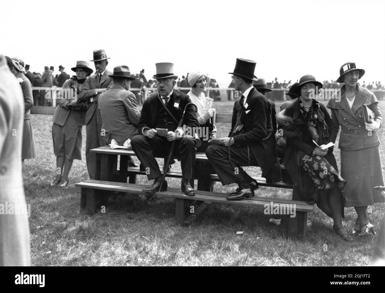 Epsom Derby 1921 Lord + Lady Cavendish (centre) Banque D'Images