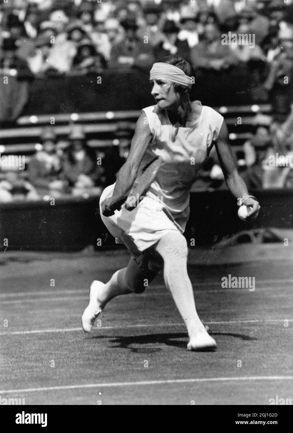 Evelyn Colyer : 16 août 1902 - 4 novembre 1930 , joueur de tennis britannique vu ici au Wimbledon Lawn tennis Club 1927 Banque D'Images