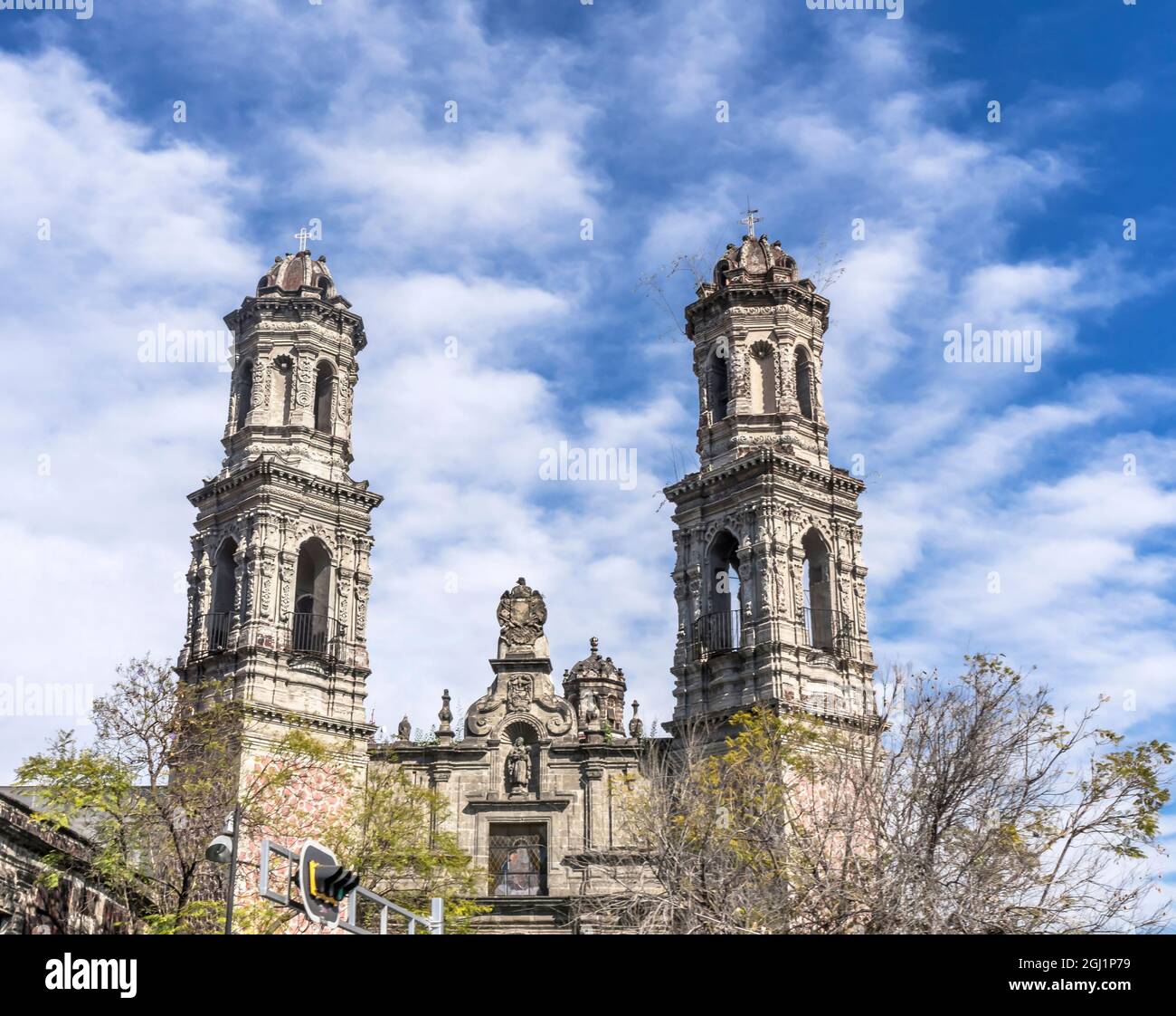 Église San Hipolito, Mexico, Mexique. Sur l'avenue Reforma, fondée en 1521. Dédié à Saint Judas Tadeo de causes perdues. Banque D'Images Église San Hipolito, Mexico, Mexique. Sur l'avenue Reforma, fondée en 1521. Dédié à Saint Judas Tadeo de causes perdues. Banque D'Images