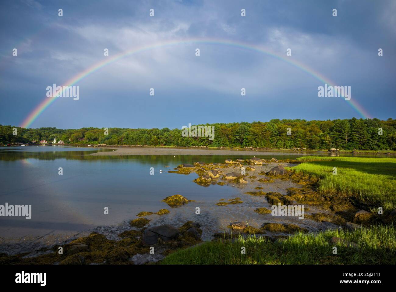 États-Unis, Massachusetts, Cape Ann, Gloucester. Arc-en-ciel circulaire au-dessus de Goose Cove Banque D'Images