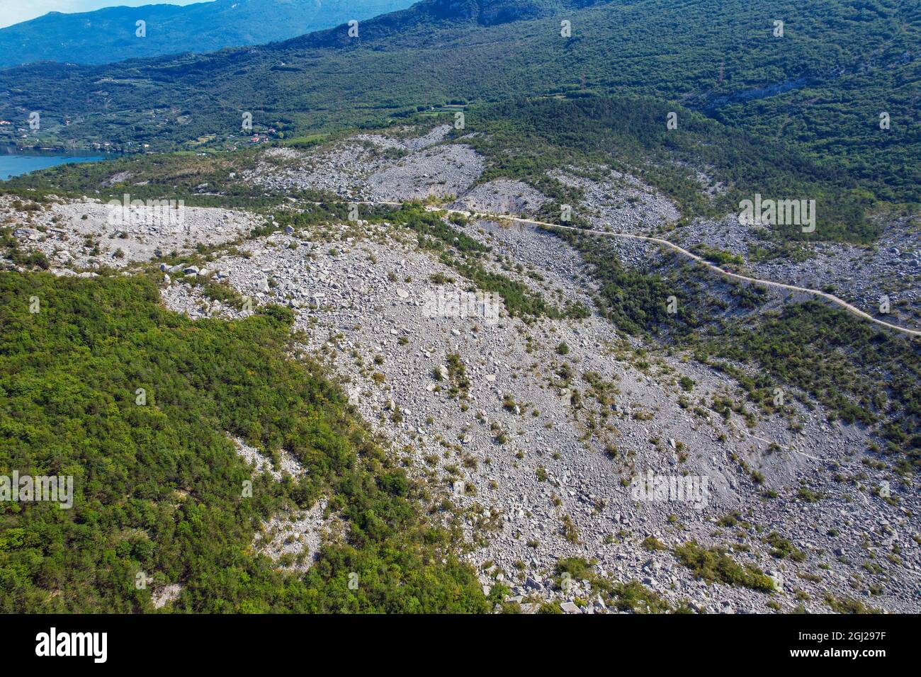 Mavic Air 2S drone ariel photographies de la chute de Marocche di Dro, Trento, Italian Lakes, Italie Banque D'Images