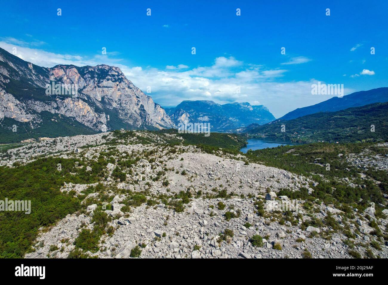 Mavic Air 2S drone ariel photographies de la chute de Marocche di Dro, Trento, Italian Lakes, Italie Banque D'Images