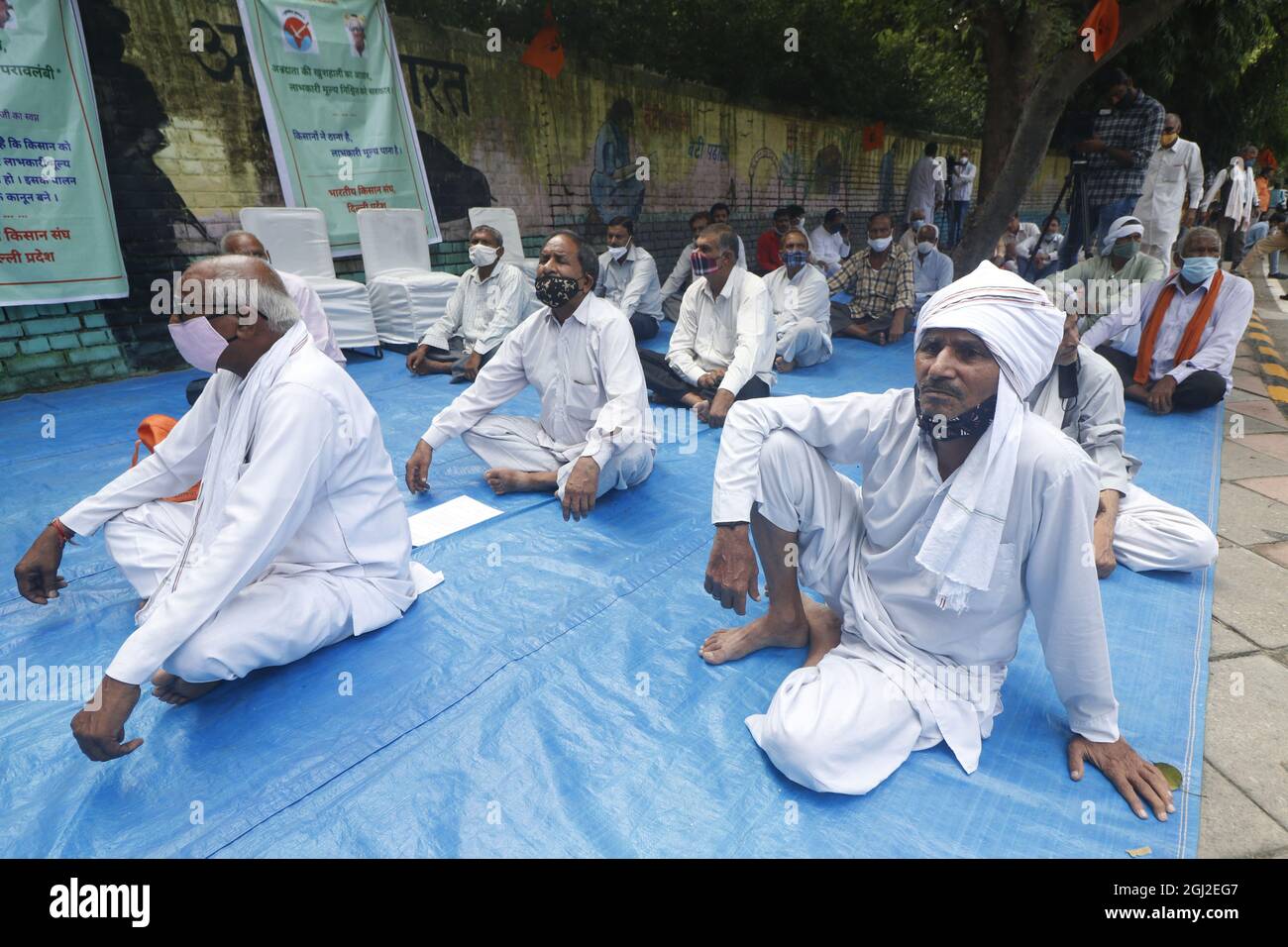 New Delhi, Inde, 08 septembre 2021. Les agriculteurs de 'Bhartiya Kisan Sangh' tiennent une manifestation de paix à Jantar Matar à New Delhi, Inde, le mercredi 08 septembre 2021. Les agriculteurs demandent un prix de soutien minimum révisé (MSP) pour les cultures basé sur les dépenses des agriculteurs de chaque État. Ils ont dit que les dépenses des agriculteurs de chaque État sont différentes, mais que le prix de soutien minimum «SP» devrait être différent. Photo d'Akash Anshuman/ABACAPRESS.COM Banque D'Images