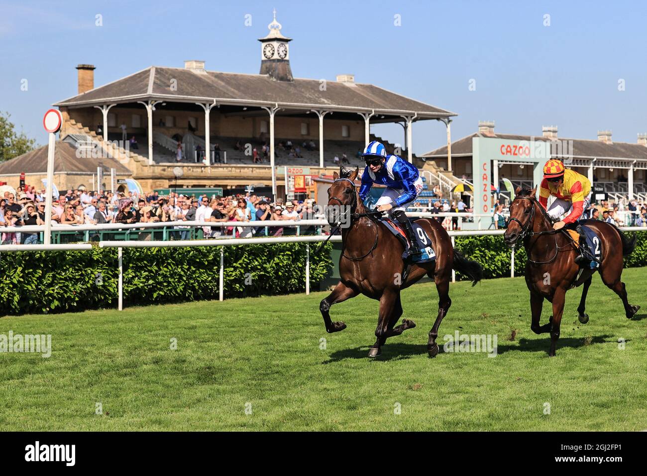 Israr, monté par Robert Havlin, remporte les 14:20 piquets britanniques de stalinon EBF Maiden Stakes à Doncaster Racecourse, Doncaster, South Yorkshire, UK, 08/09/2021 Banque D'Images