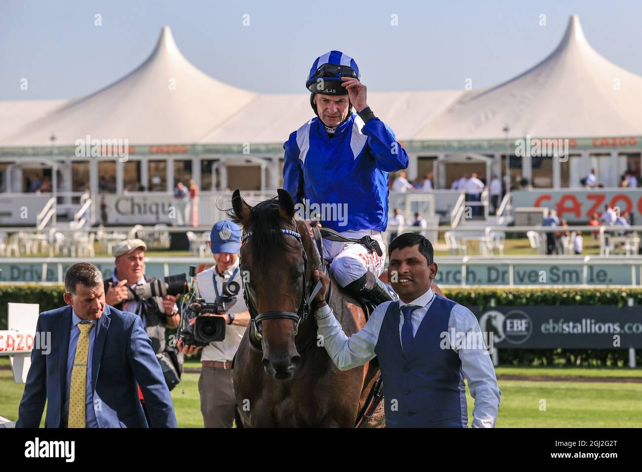 Israr, monté par Robert Havlin, remporte les 14:20 piquets britanniques de stalinon EBF Maiden Stakes à Doncaster Racecourse, Doncaster, South Yorkshire, UK, 08/09/2021 Banque D'Images