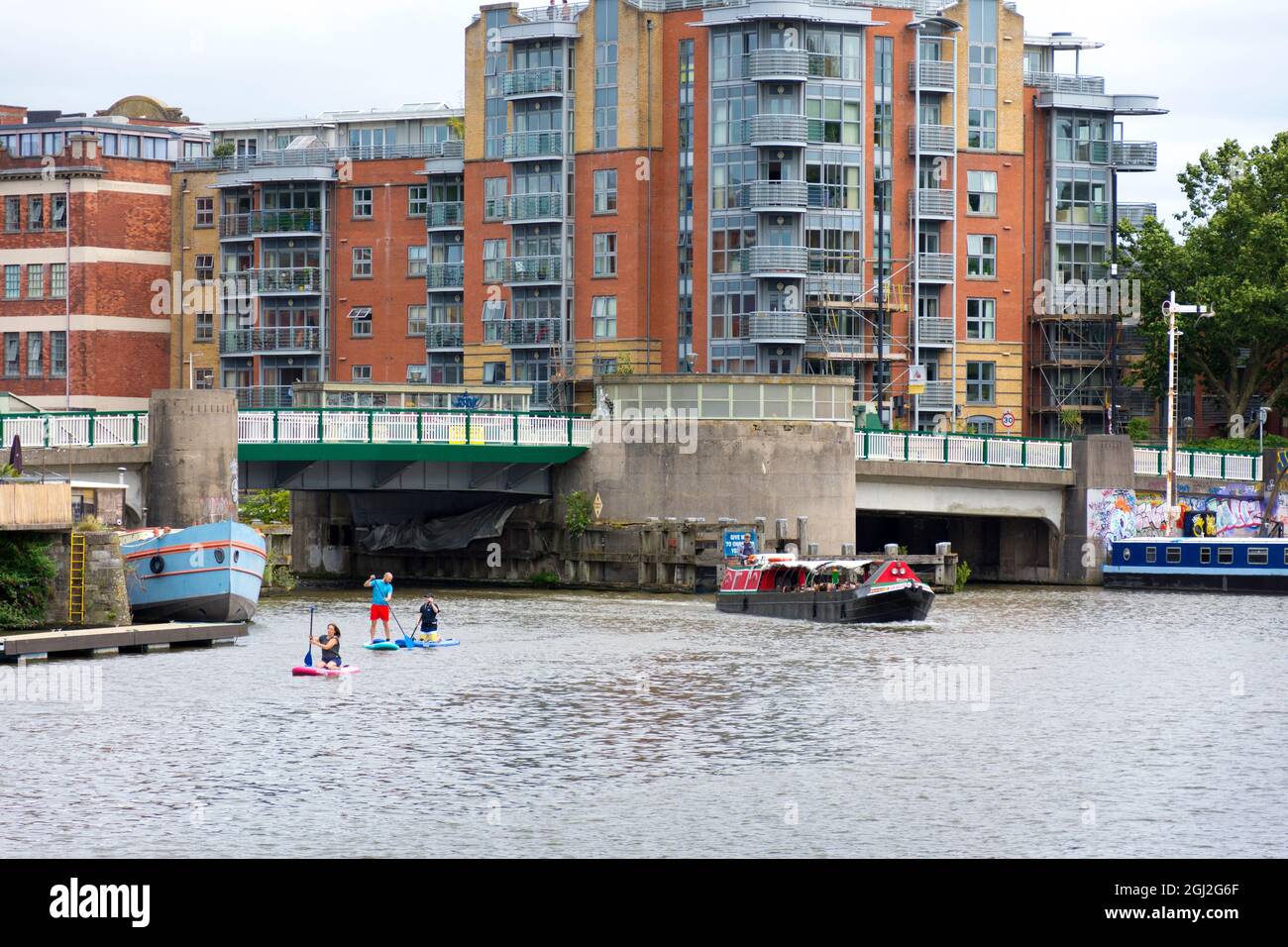 Docks de Bristol et nouveaux immeubles d'appartements. Bristol, Royaume-Uni Banque D'Images