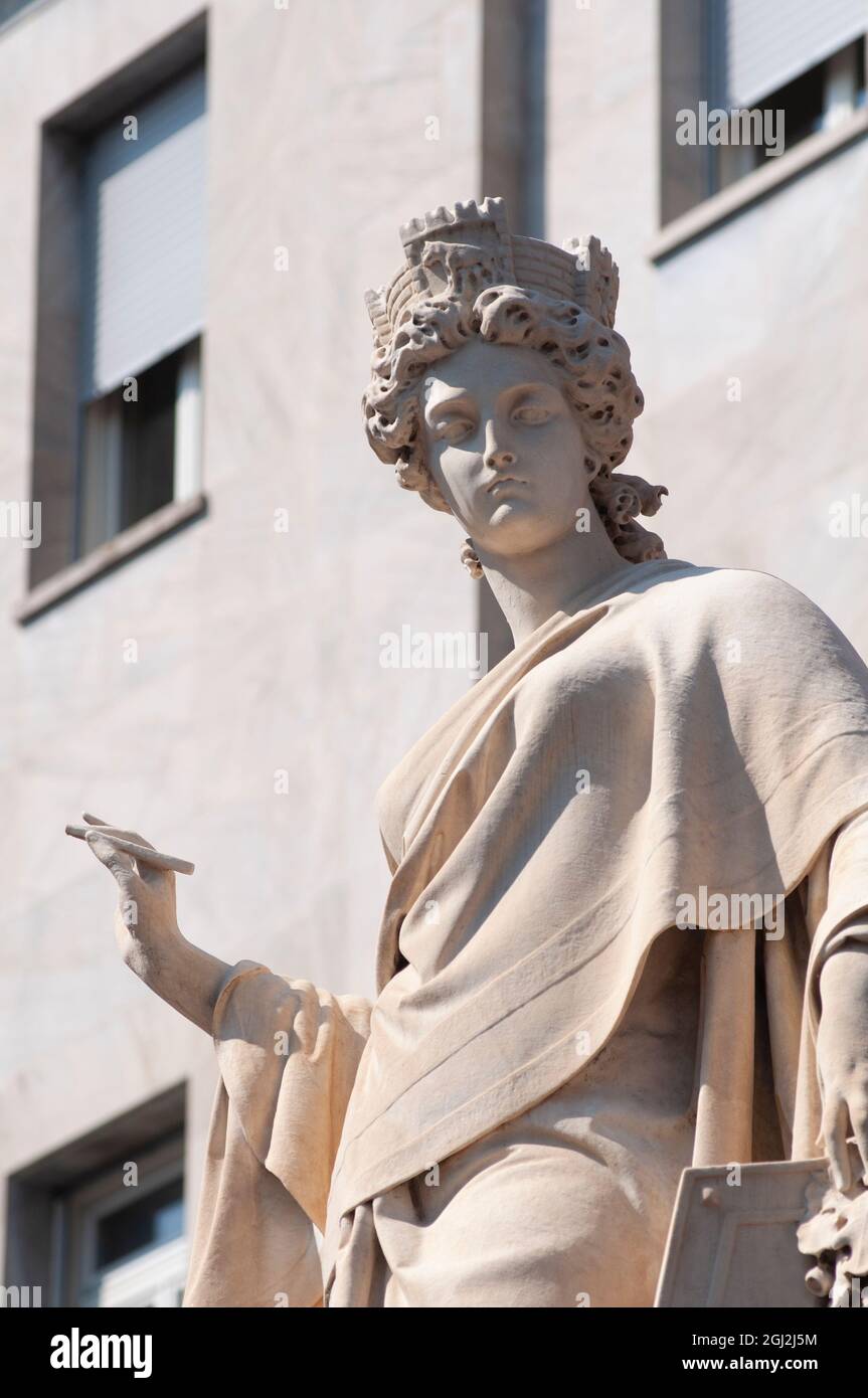 Italie, Lombardie, Pavie, Piazza Italia Square, l’Italia. Ai Pavesi Caduti per la Patria Monument par Alessandro Martegani Sculptor en date de 1866 Banque D'Images