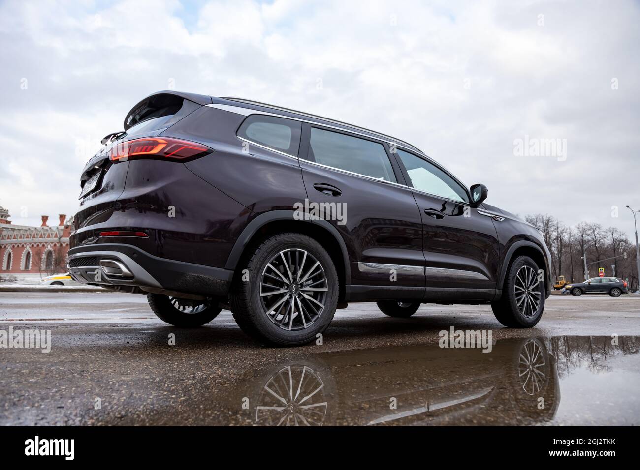 moscou, russie - 18 mars 2021 : nouvelle minivan chineese lagre chery tiggo 8 pro. Tiggo 8 plus garé sur la rue de la ville. Vue arrière de gros vus urbain de ch Banque D'Images