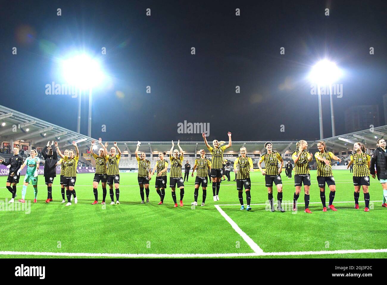 Göteborg, Suède. 08 septembre 2021. Hacken fête avec les fans après le deuxième tour de qualification de l'UEFA Womens Champions League entre BK Hacken et Valerenga IF à l'arène de Bravida à Göteborg, Suède Credit: SPP Sport Press photo. /Alamy Live News Banque D'Images