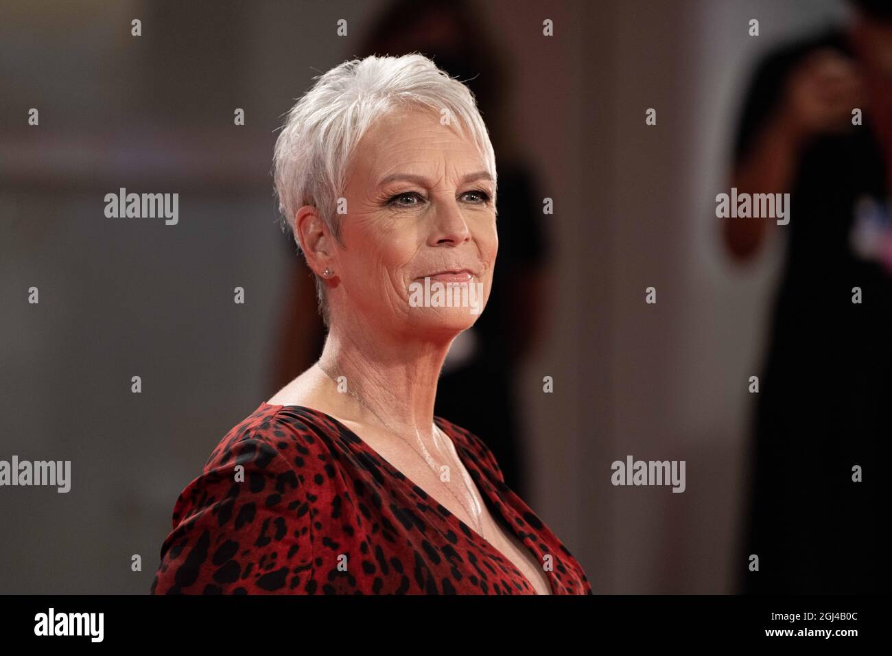 VENISE, ITALIE - SEPTEMBRE 08: Jamie Lee Curtis assiste au tapis rouge du film "Halloween Kills" lors du 78e Festival International du film de Venise le 08 septembre 2021 à Venise, Italie. Credit: Luigi de Pompeis / Alamy Live News Banque D'Images