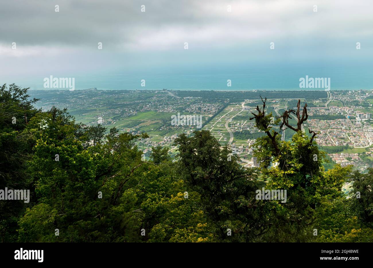 Shahrak-e Namak Abrad est un village du district rural de Kelarestan-e Gharbi, dans le district central du comté de Chalus, province de Mazandaran, Iran Banque D'Images