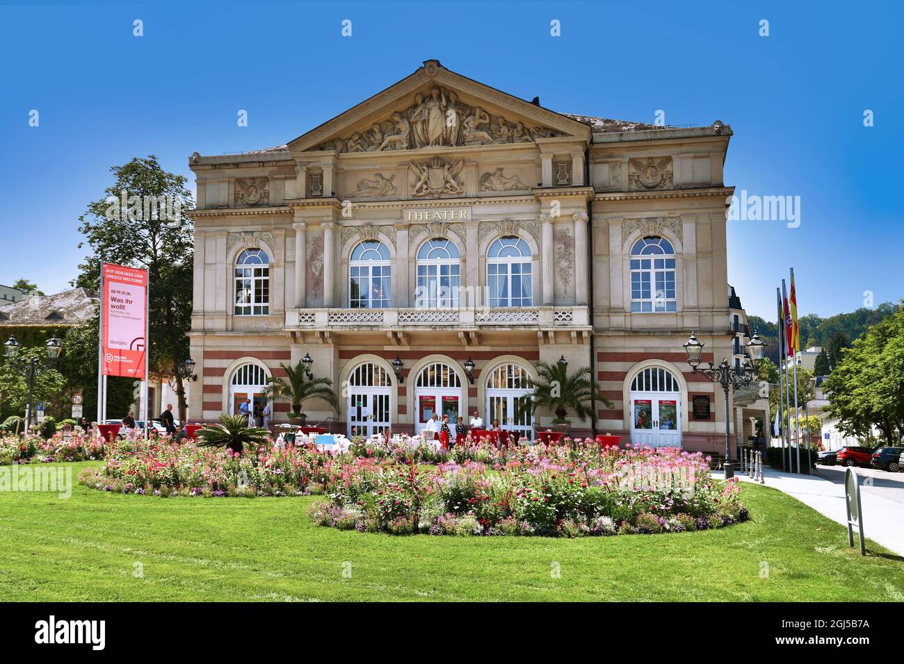Baden-Baden, Allemagne - juillet 2021: Théâtre historique appelé 'Theatre Baden-Baden' à la place Goetheplatz Banque D'Images