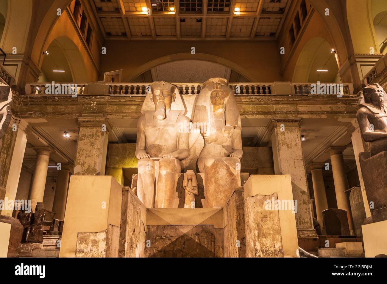 Afrique, Égypte, le Caire. 4 octobre 2018. Statue colossale d'Amenhotep III et de Tiye au Musée égyptien du Caire. (Usage éditorial uniquement) Banque D'Images