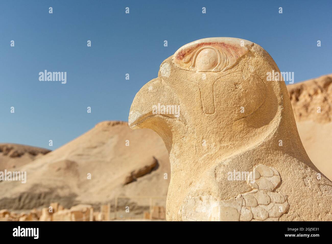 Égypte. Le temple mortuaire de la reine Hatshepsout, le Djeser-Djeseru (Saint des Saints), situé sous les falaises de Deir el Bahari sur la rive ouest de Banque D'Images