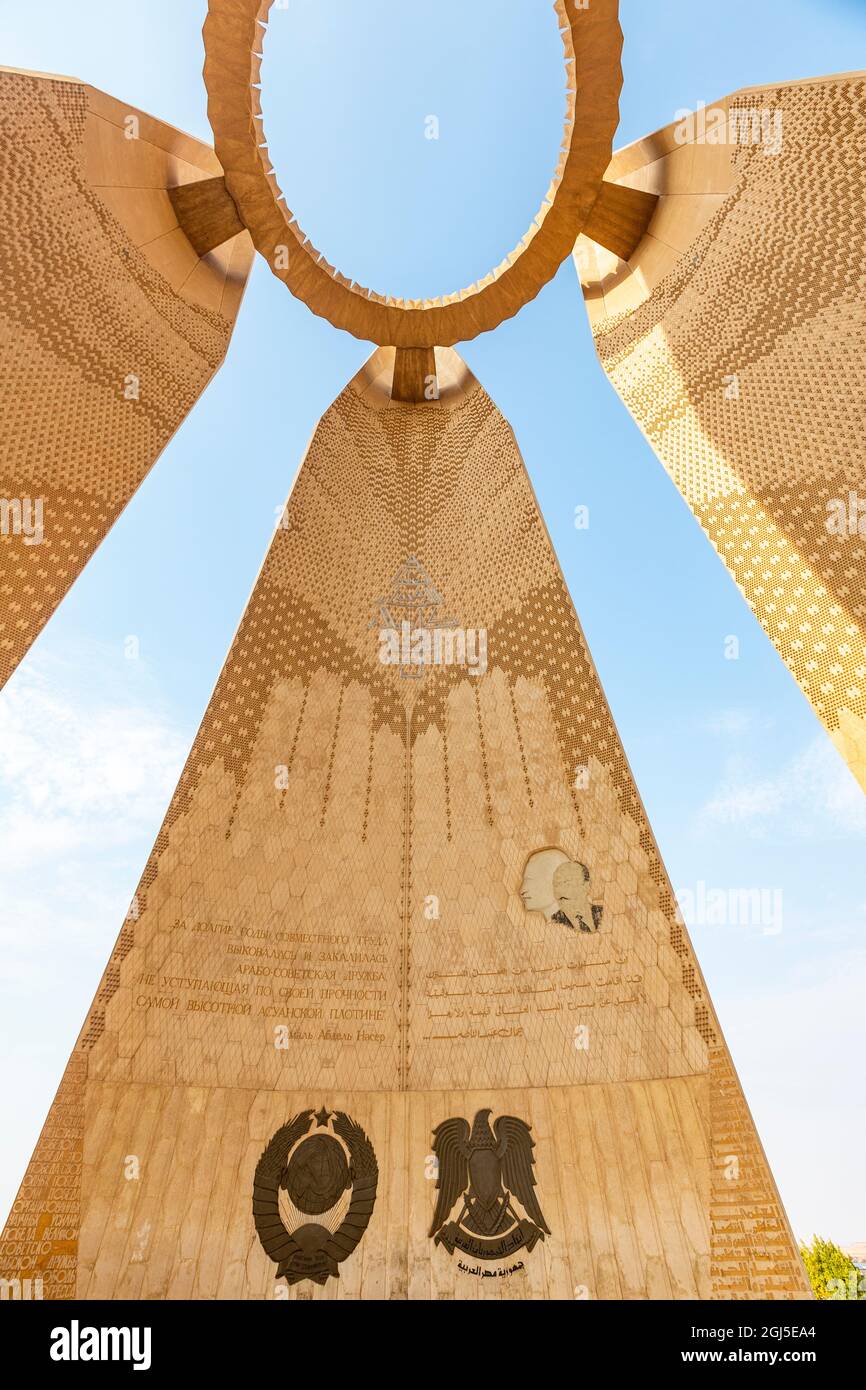 Égypte, Assouan. Le Monument de l'amitié égyptien-russe. Également connue sous le nom de Lotus Tower. (Usage éditorial uniquement) Banque D'Images