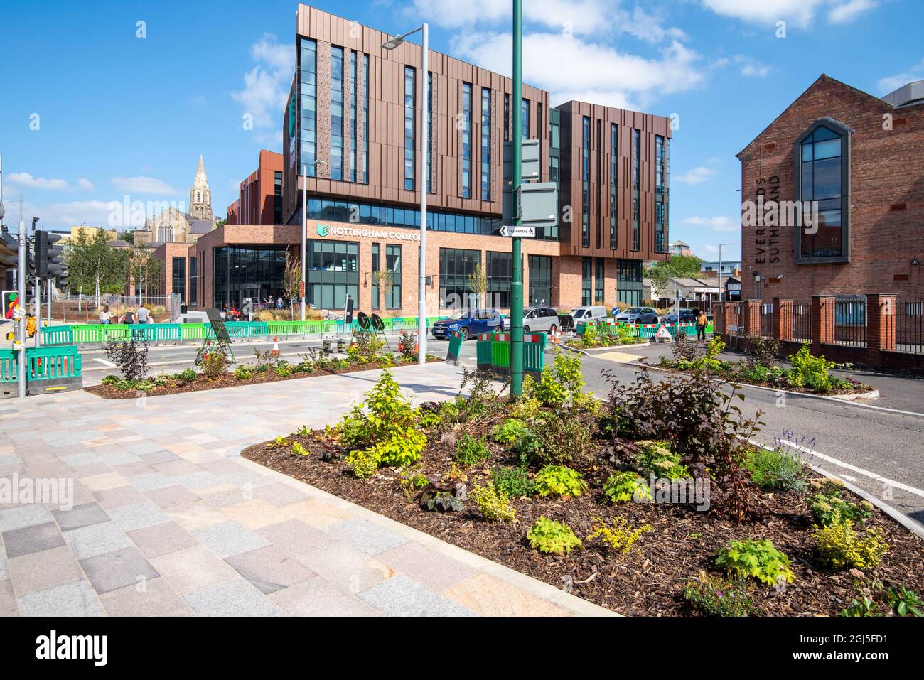 Nouveaux travaux de plantation et de pose de revêtement sur le site de Trent Street et Canal Street dans le centre-ville de Nottingham, dans le Nottinghamshire, en Angleterre, au Royaume-Uni Banque D'Images