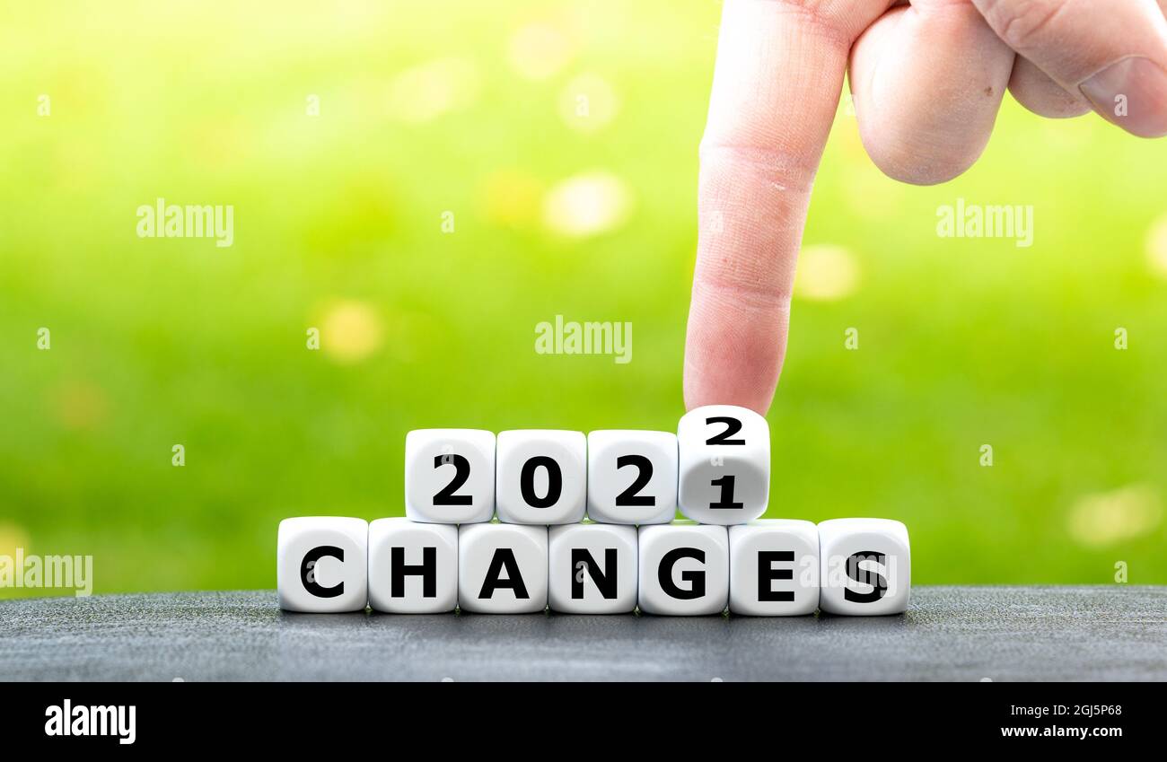 Les dés forment l'expression '2022 changes'. Banque D'Images