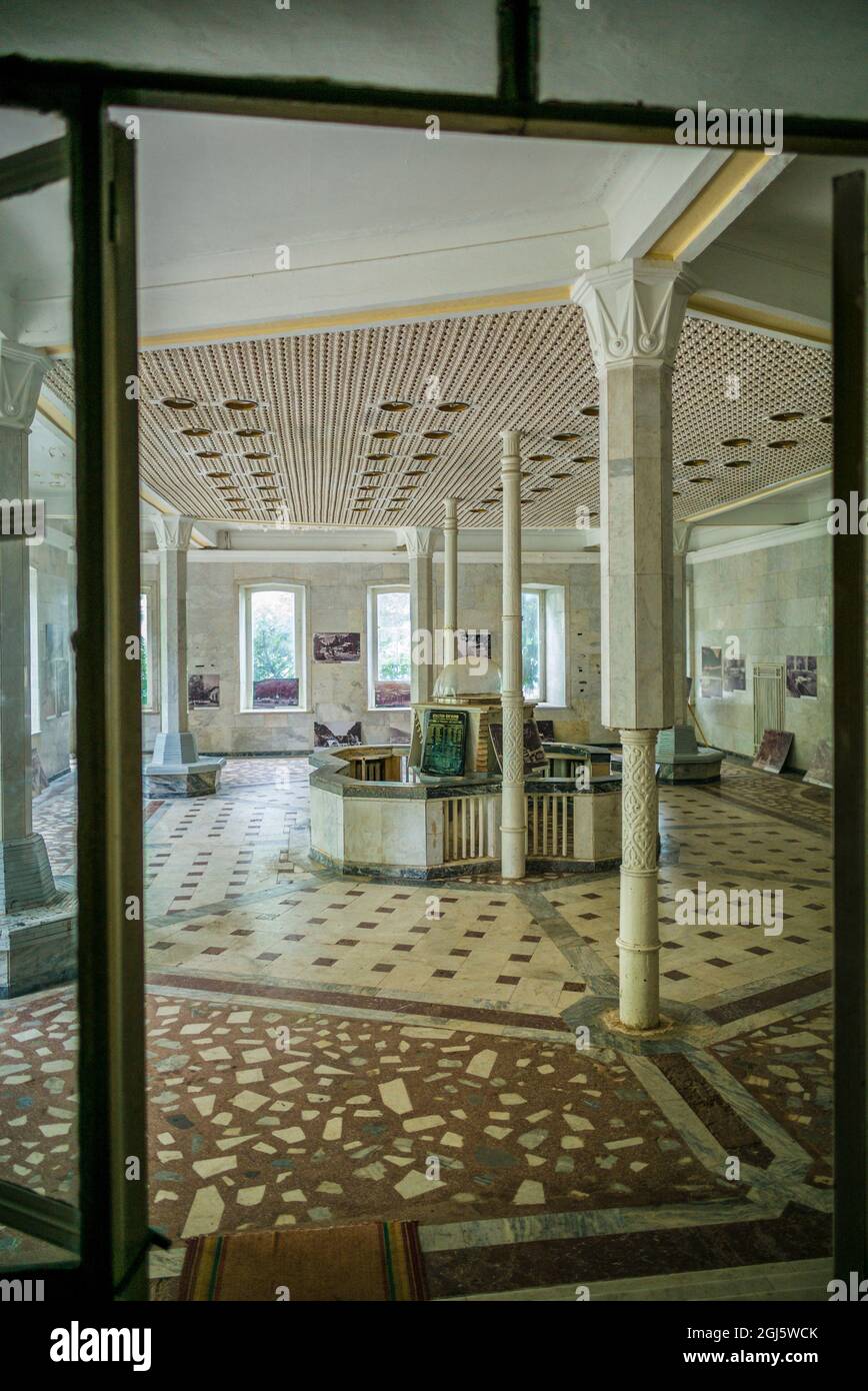 Géorgie, Borjomi. Célèbre complexe d'eau minérale intérieur du pavillon d'eau minérale de l'ère tsariste. Banque D'Images