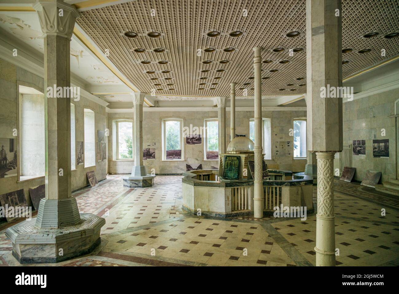 Géorgie, Borjomi. Célèbre complexe d'eau minérale intérieur du pavillon d'eau minérale de l'ère tsariste. Banque D'Images